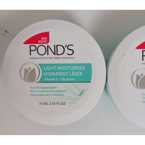 (2) POND'S Light Moisturizer, Vitamin E + Glycerine Non-Oily, 2.53oz - Picture 2 of 6